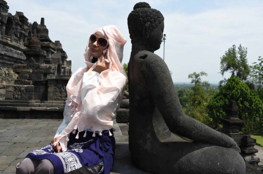 Pesona kontestan Miss World Muslimah jalan-jalan di Borobudur