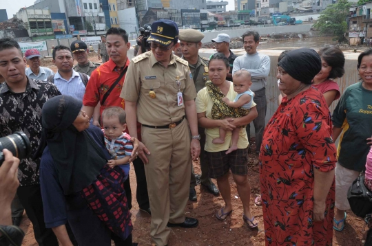 Gaya blusukan Ahok tinjau kesiapan hadapi musim hujan dan banjir