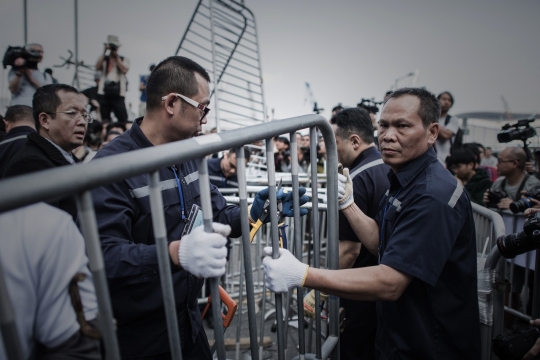Barikade massa Joshua Wong di Hong Kong dibongkar