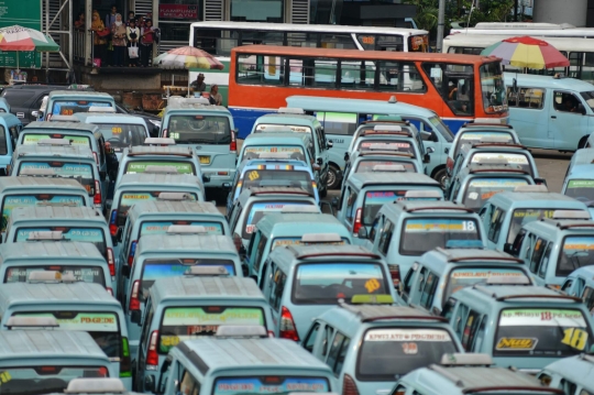 BBM makin mahal, tarif angkutan umum naik hingga 10 persen