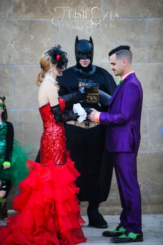 Ketika Batman jadi 'penghulu' pernikahan Joker