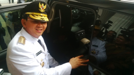 Persiapan Ahok sebelum menuju ke pelantikan di Istana