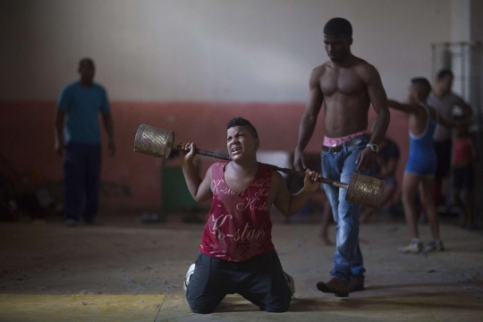 Mengintip latihan keras para pegulat cilik Kuba
