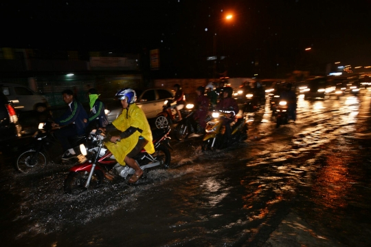 Drainase buruk, Jalan Dewi Sartika Ciputat banjir