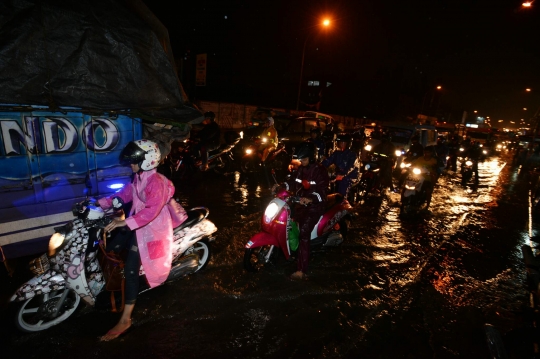 Drainase buruk, Jalan Dewi Sartika Ciputat banjir