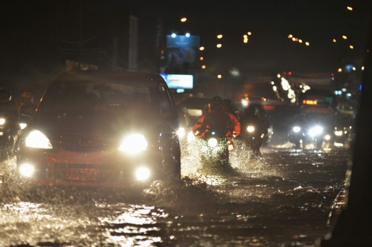 Drainase buruk, Jalan Dewi Sartika Ciputat banjir