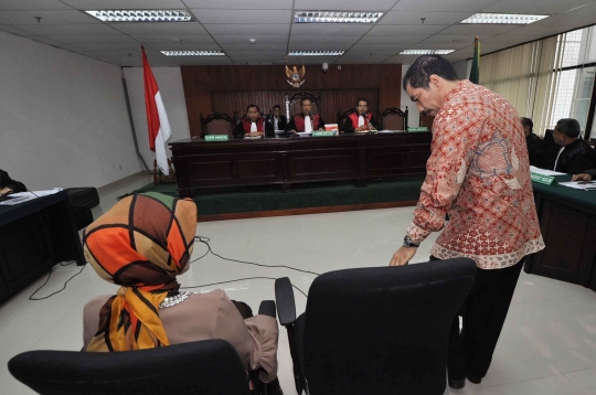 Wali Kota Palembang dan istri bersama-sama jalani sidang perdana
