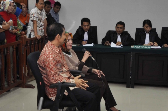 Wali Kota Palembang dan istri bersama-sama jalani sidang perdana