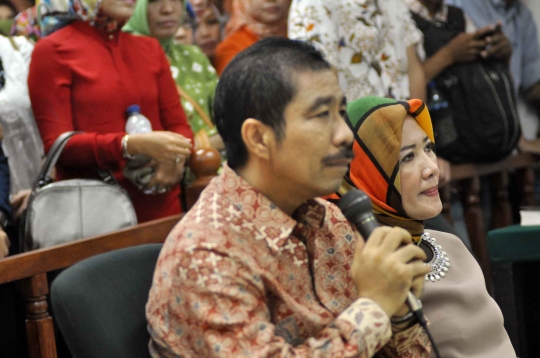 Wali Kota Palembang dan istri bersama-sama jalani sidang perdana