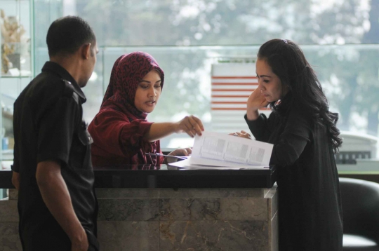 Kangen, istri muda Wali Kota Palembang jenguk suami di Rutan KPK