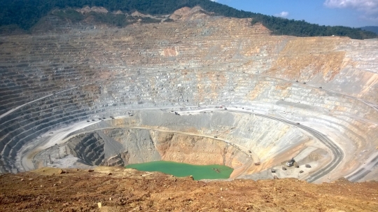 Menengok tambang batu hijau yang dikelola Newmont