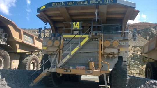 Menengok tambang batu hijau yang dikelola Newmont