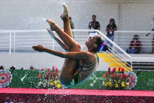 Salto memukau para atlet cantik di kompetisi senam air Meksiko
