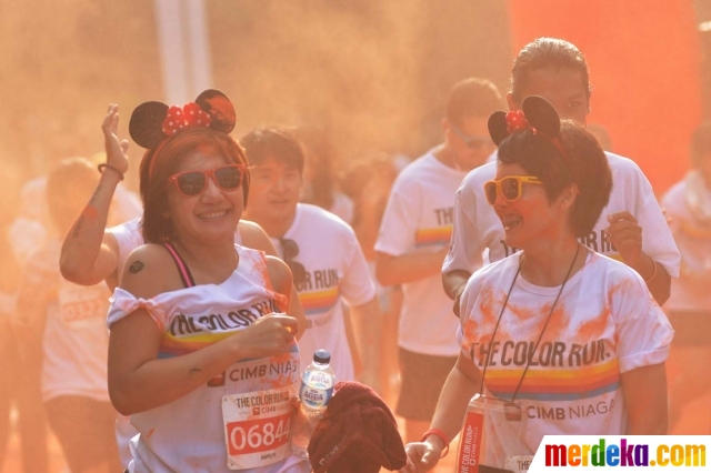 Foto : Keceriaan ribuan warga Jakarta ikut The Color Run 