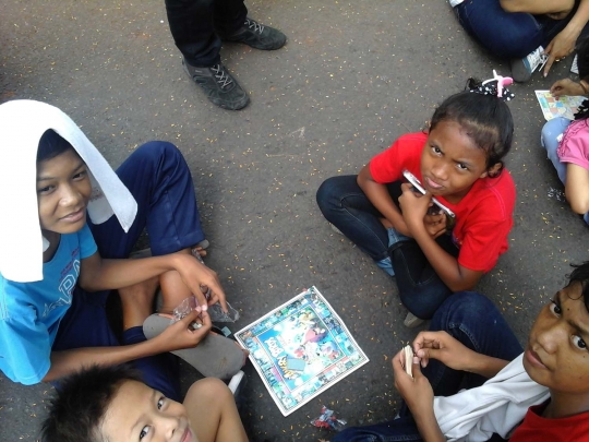 Senangnya anak-anak bermain gasing dan congkak di Car Free Day