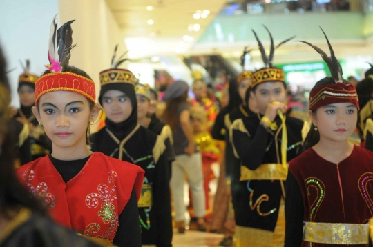 Aksi wanita cantik unjuk kebolehan dalam Indonesia Menari 2014