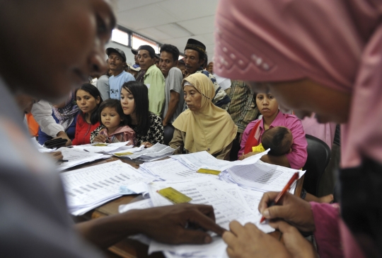 Ambil dana kompensasi kenaikan BBM, warga Bogor antre panjang