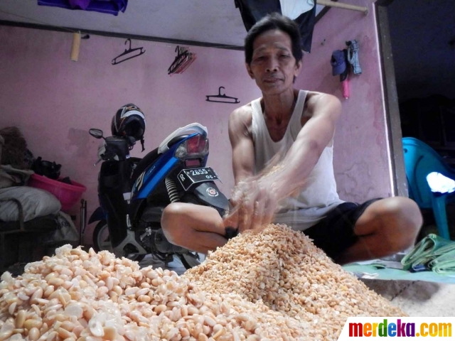 Foto : Tak berani naikkan harga, perajin perkecil ukuran 