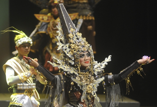 Warna-warni kostum ekstrem meriahkan Jember Fashion Carnaval