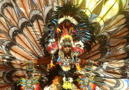 Warna-warni kostum ekstrem meriahkan Jember Fashion Carnaval