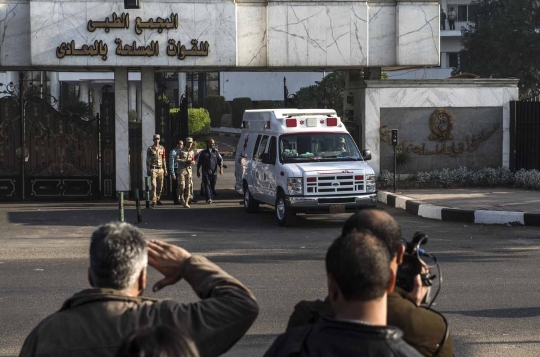 Husni Mubarak diantar helikopter menuju Pengadilan Mesir