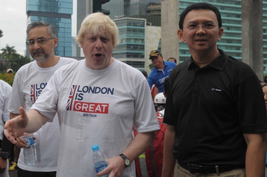 Usai penyerahan sepeda, Walkot London gowes bareng Jokowi & Ahok