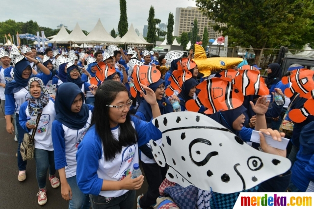 Foto : Serunya menangkap ikan lele dalam peringatan 