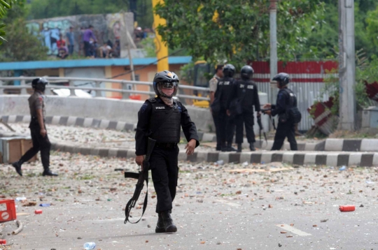 Suasana mencekam saat tawuran antar-warga di Manggarai pecah