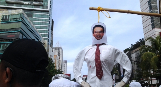 Gelar demo di HI, FPI gantung boneka Ahok