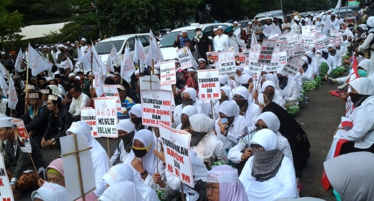 Gelar demo di HI, FPI gantung boneka Ahok