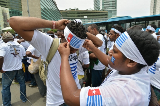 Tolak militer, mahasiswa Papua banjiri Bundaran HI