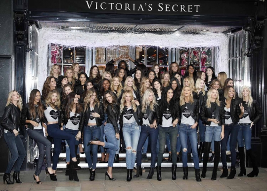 Pesona model seksi Victoria Secret ikuti sesi foto di London