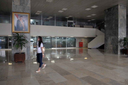 Tak ada Jokowi di antara deretan foto presiden di Gedung DPR