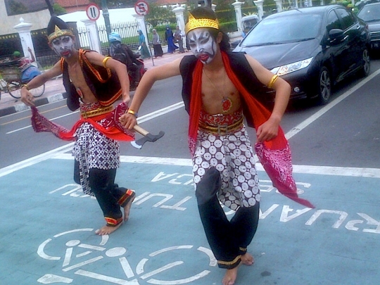 Lestarikan warisan budaya, Punakawan beraksi di jalanan Yogya