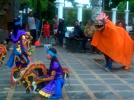 Lestarikan warisan budaya, Punakawan beraksi di jalanan Yogya