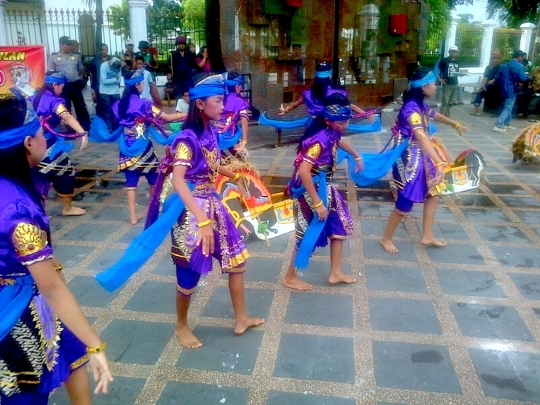 Lestarikan warisan budaya, Punakawan beraksi di jalanan Yogya