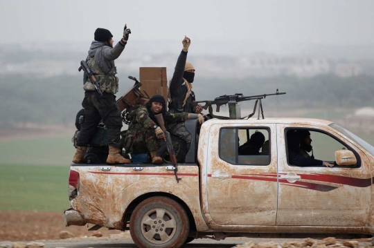 Pasukan Al-Qaidah konvoi usai rebut kota Suriah dari pemberontak