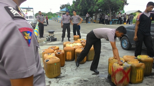 Aksi polisi Aceh amankan 4,6 ton BBM subsidi dari penyelundupan