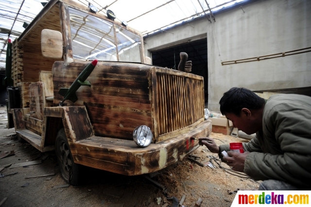 Foto Mobil  listrik ala tukang  kayu China ini dilengkapi 