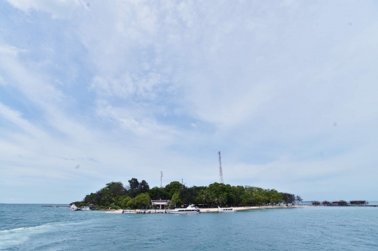 Menikmati indahnya Pulau Bidadari