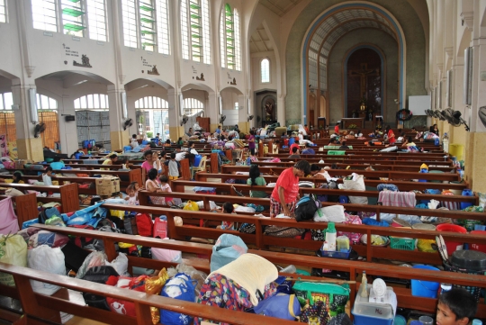 Takut ancaman Topan Hagupit, ribuan warga Filipina mengungsi