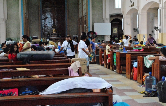 Takut ancaman Topan Hagupit, ribuan warga Filipina mengungsi