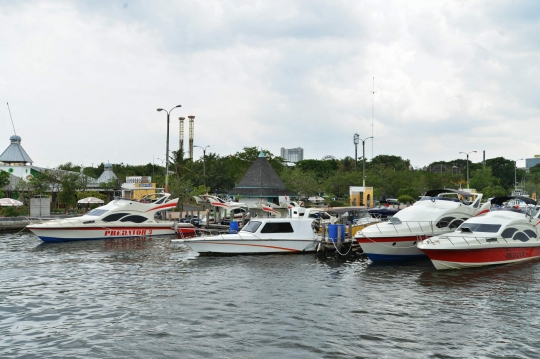 Deretan speedboat mewah bersandar di Dermaga Marina Ancol