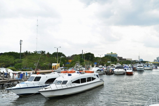 Deretan speedboat mewah bersandar di Dermaga Marina Ancol