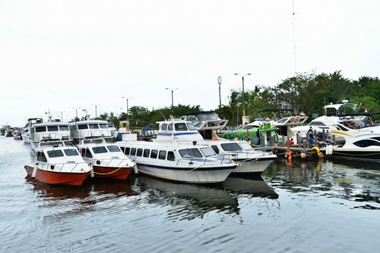 Deretan speedboat mewah bersandar di Dermaga Marina Ancol