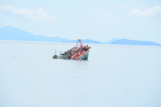 Ini momen kapal asing dihancurkan dengan senapan mesin