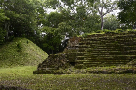 Menelusuri jejak Suku Maya di reruntuhan Candi Topeng