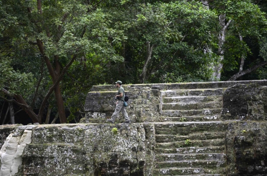 Menelusuri jejak Suku Maya di reruntuhan Candi Topeng