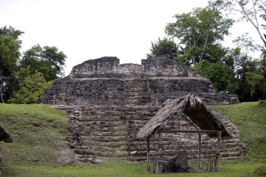 Menelusuri jejak Suku Maya di reruntuhan Candi Topeng