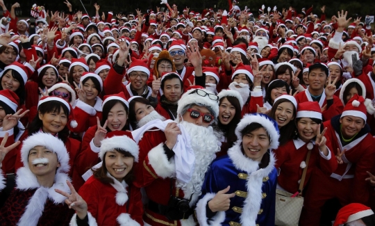 Kemeriahan Festival Tokyo Santa Run sejauh 2,5 kilometer